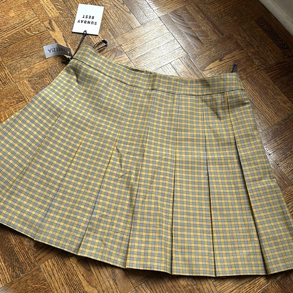 Aritzia Sunday Best Olive Skirt - Picture 2 of 5